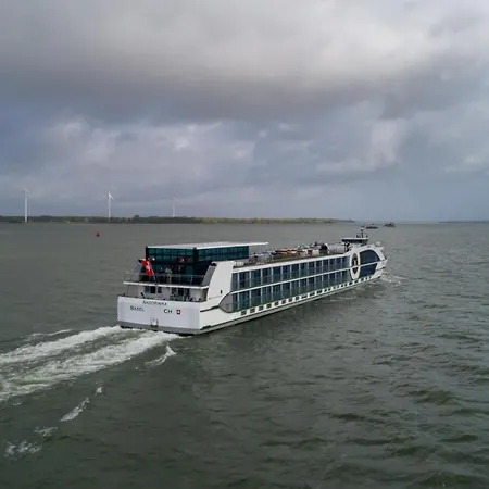 Viva Riverside Szálloda *